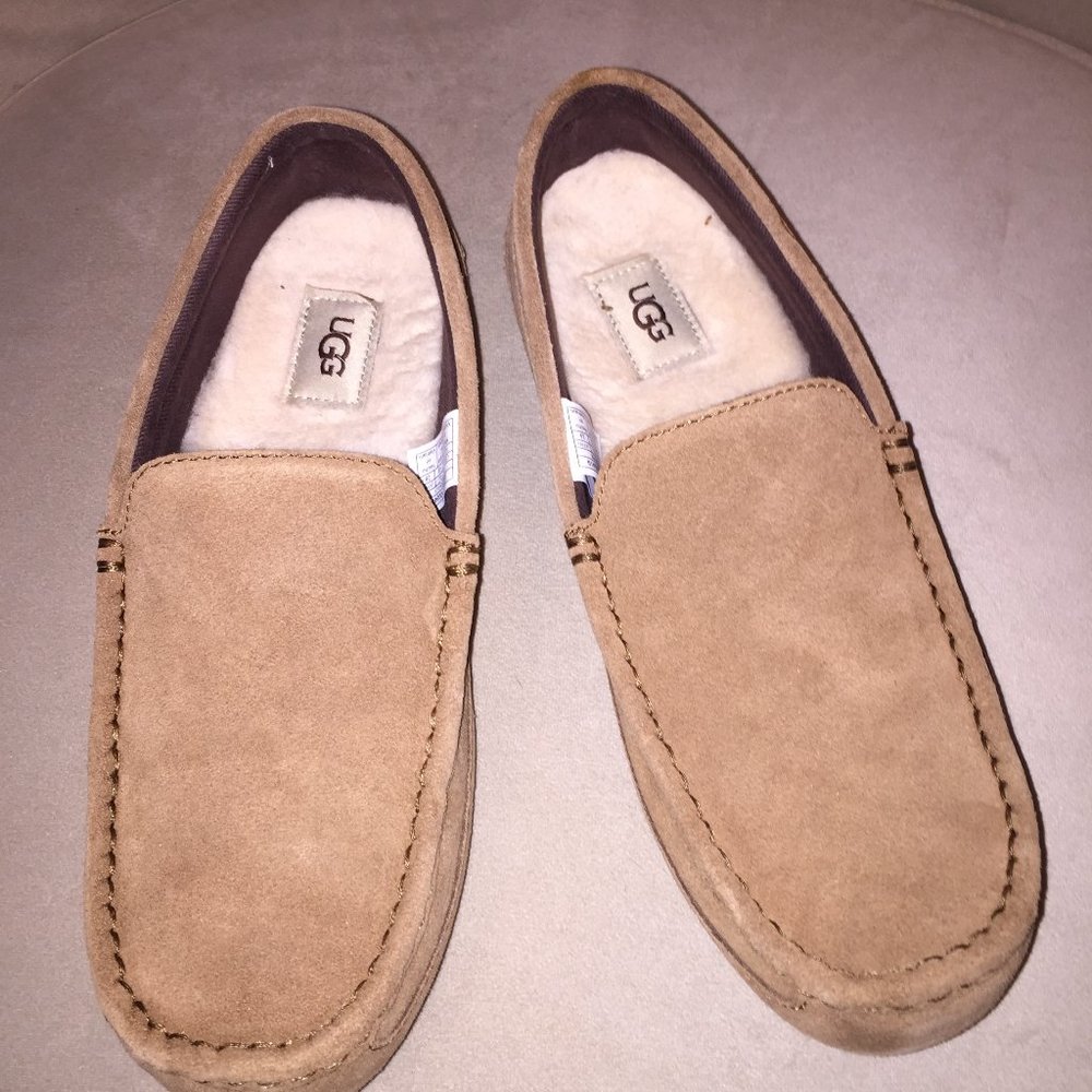 Men UGG slippers size 10 brand new in box